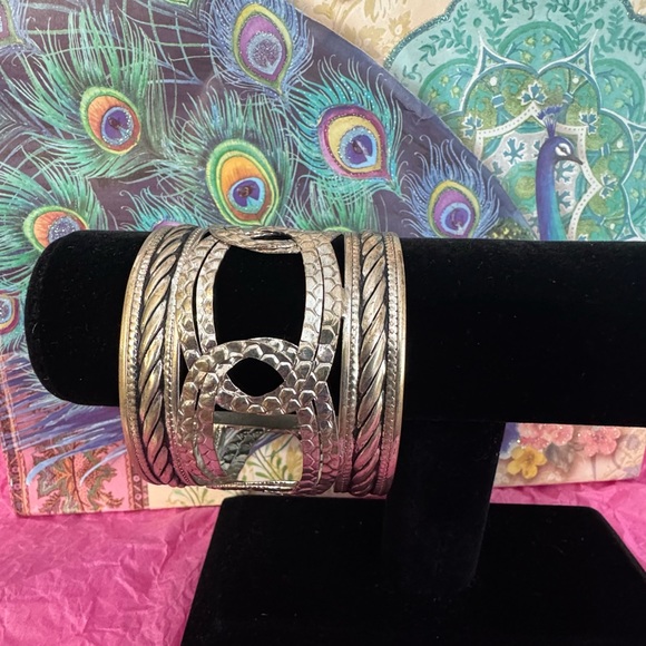 Jewelry - Elegant Silver Cuff Bracelet